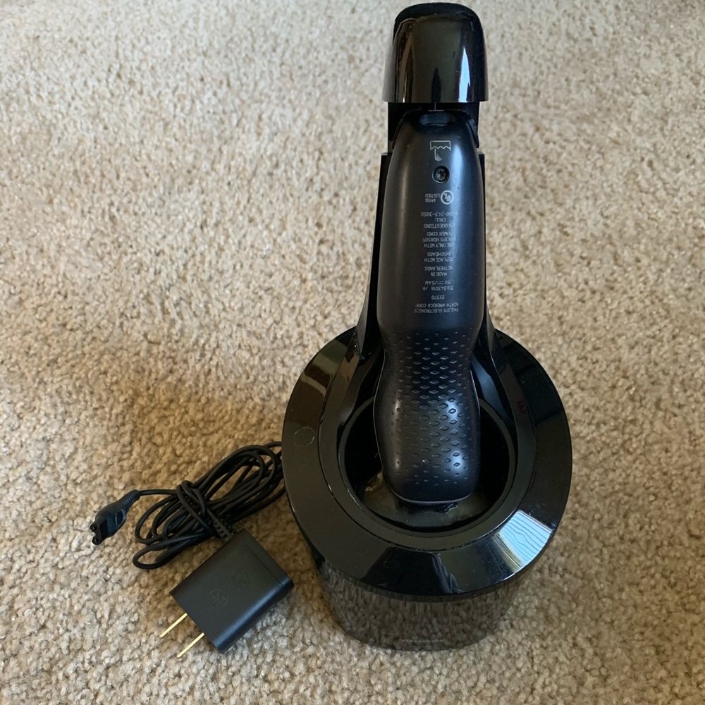 Philips Norelco Series 5000 w SmartClean Station